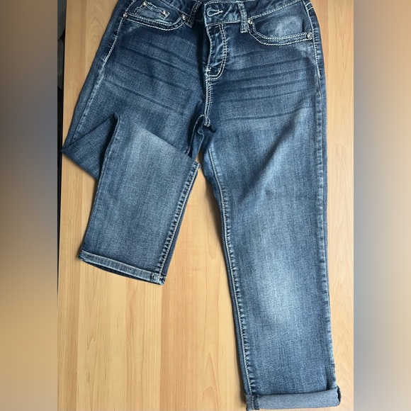 Apt. 9- Women'sEmbellished  Capri Jeans Stretch/ Size 6 - Picture 3 of 14